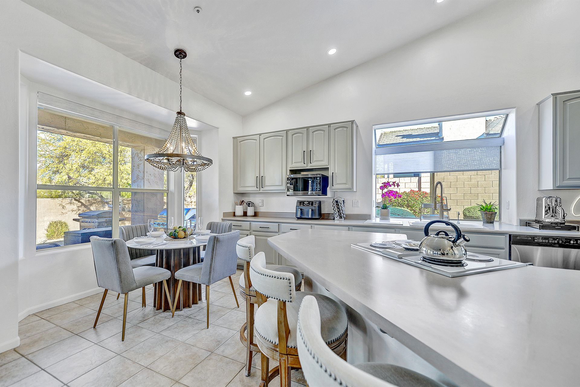 Casa Azari_Kitchen Sitting