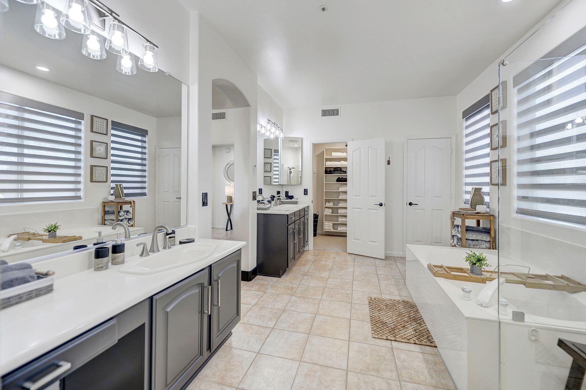 Casa Azari_Primary ensuite bathroom 2